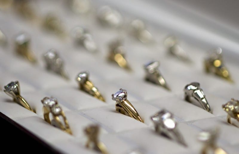 Engagement Ring Prices: 10 Rules for Saving Money